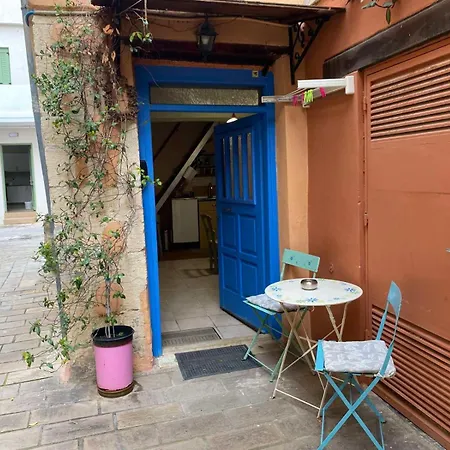 Old Town Cozy Little House 아파트